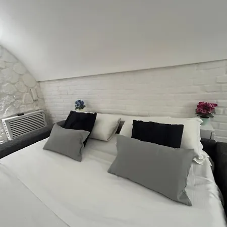 Little Sant Angelo Apartment Rome